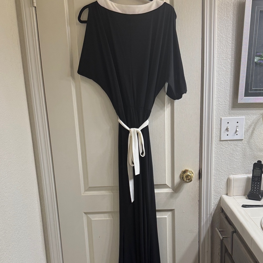 Hot in Hollywood Black and White One Shoulder Dress - Picture 3 of 3